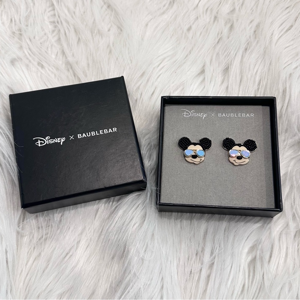 DISNEY × BAUBLEBAR MICKEY MOUSE
IRIDESCENT CRYSTAL SUNGLASSES STUD EARRINGS